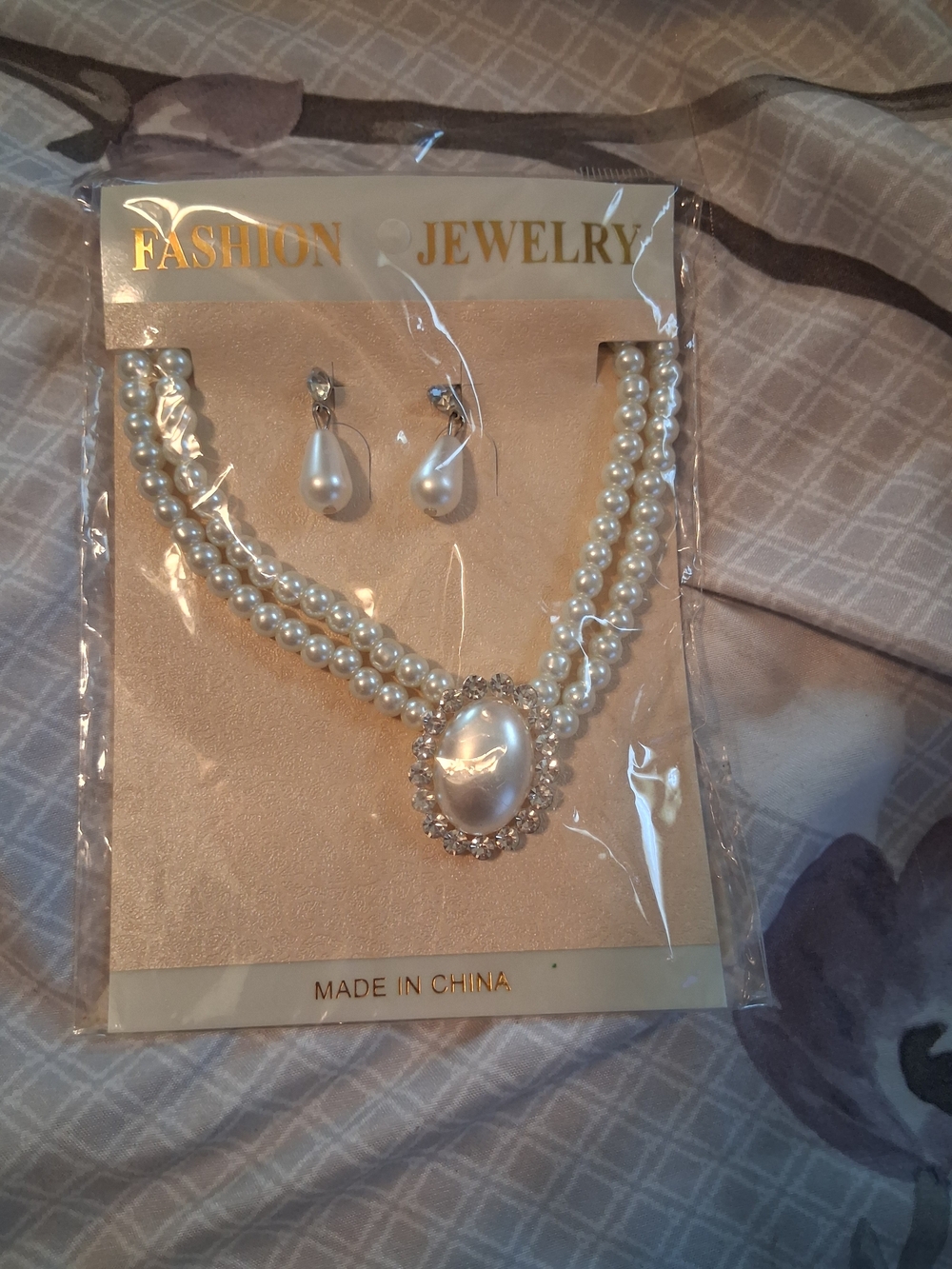 Fashion Jewelry Pearl Teardrop Necklace & Earring Set - White